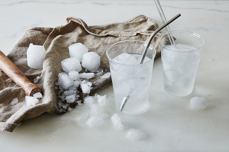 Các Loại Đá Cho Quán Trà Sữa Phổ Biến Và Đại Lý Uy Tín 6 Tuyệt chiêu dùng đá viên khi pha chế cho các Bartender - Vietblend
