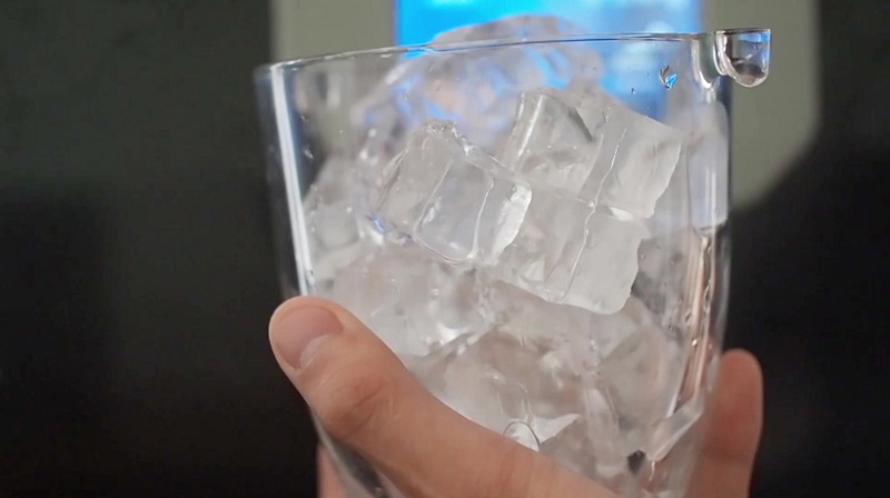 Nước Đá Tinh Khiết Là Gì Phân Biệt Đá Sạch Và Đá Bẩn 10 Máy làm nước đá tinh khiết