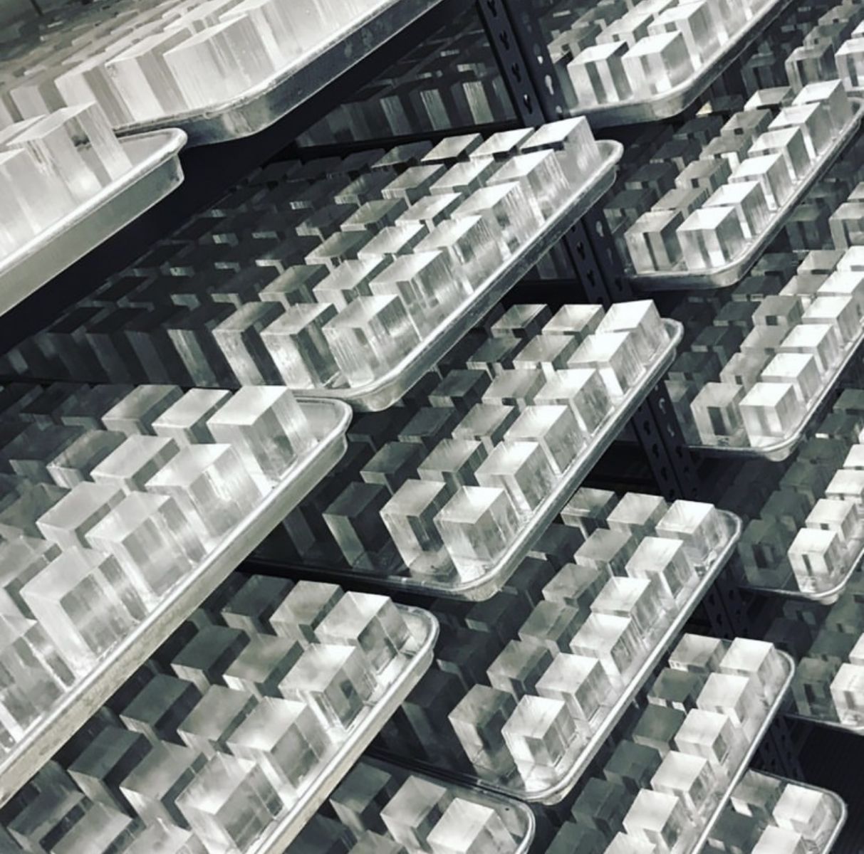 Nước Đá Tinh Khiết Là Gì Phân Biệt Đá Sạch Và Đá Bẩn 9 Đá Vuông Cao Cấp