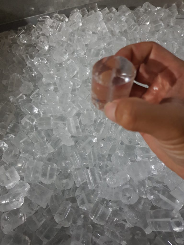 Nước Đá Viên Bị Đục Nguyên Nhân Và Tác Động Cho Quán 10 Máy làm đá viên giá bao nhiêu? Top máy làm đá viên công nghiệp giá rẻ